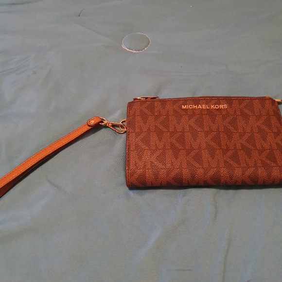 MICHAEL KORS Wristlet - Picture 3 of 3